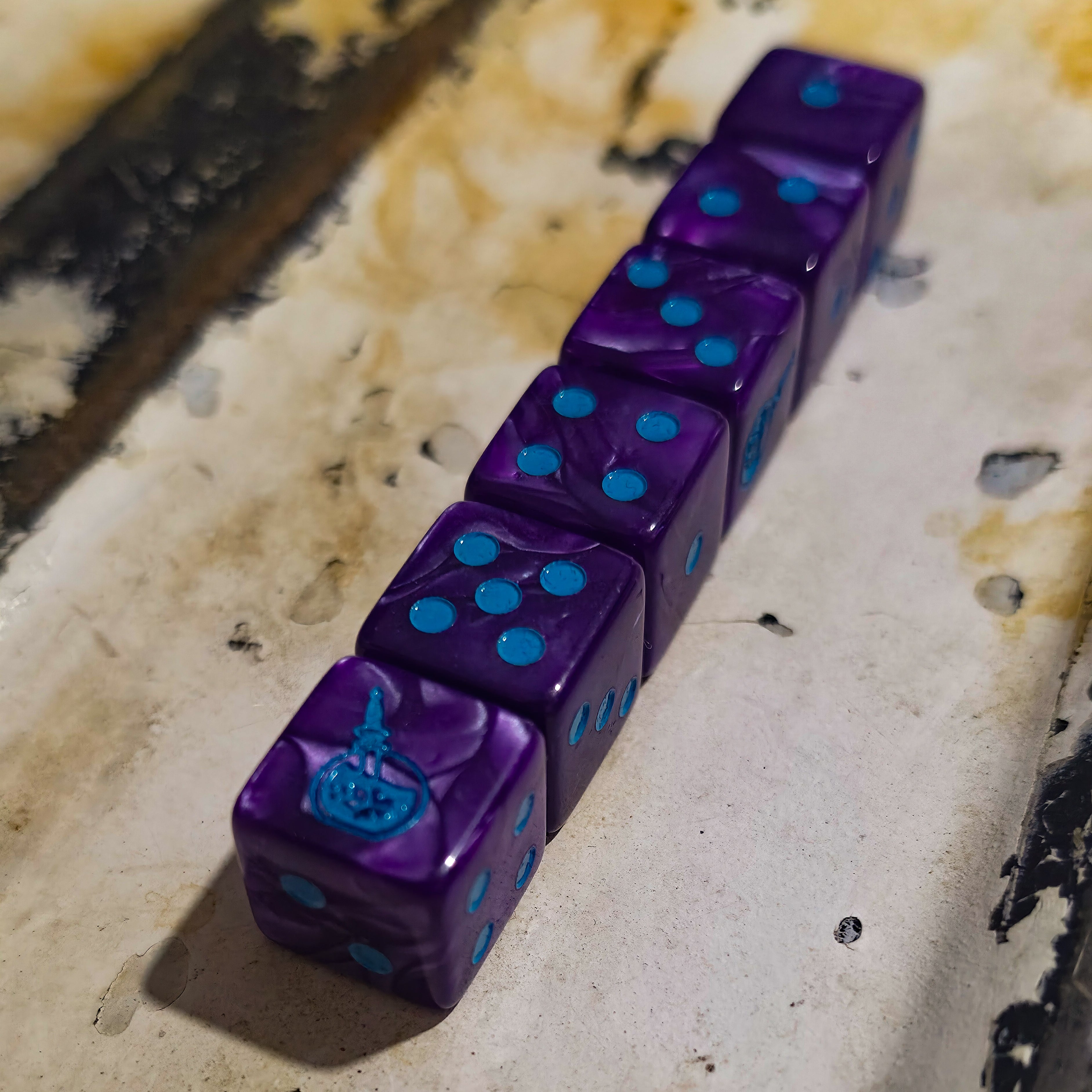 Vial Street Dice - Purple Pearl-essence